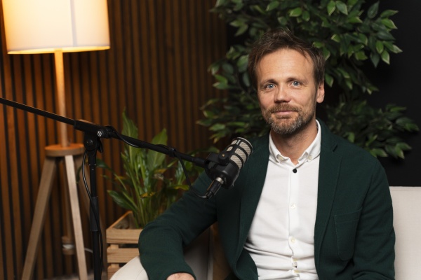 Tomáš Zapletal v eDO podcastu: Umění, investice, NFT i zákulisí galerijního světa v rozhovoru, který vás pohltí vášní a příběhem.